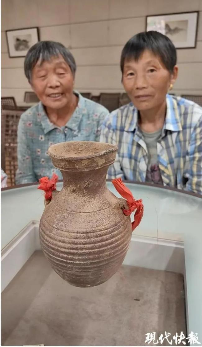 6名大姐种芝麻挖出千年文物 赤诚之心感动众人