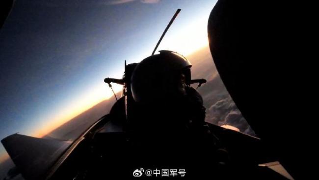 砺剑苍穹 从歼-10飞行员视角感受云巅之上