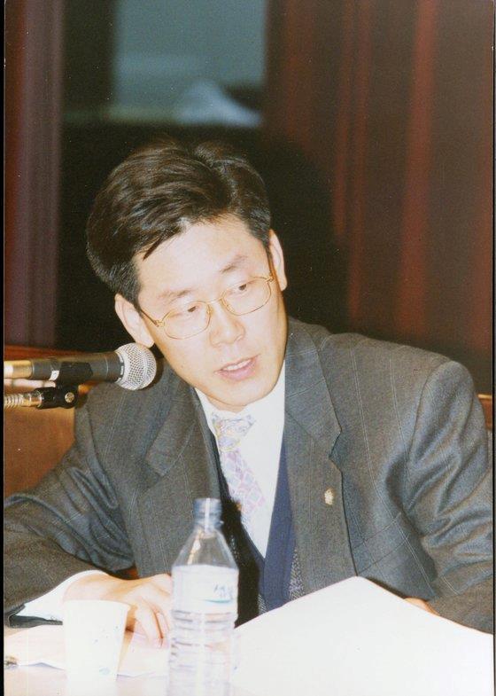 李在明儿时曾辍学打工，寒门子弟的逆袭“剧本”