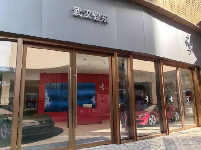 男子在4s店买法拉利 3年提不了车 退款无望引发关注