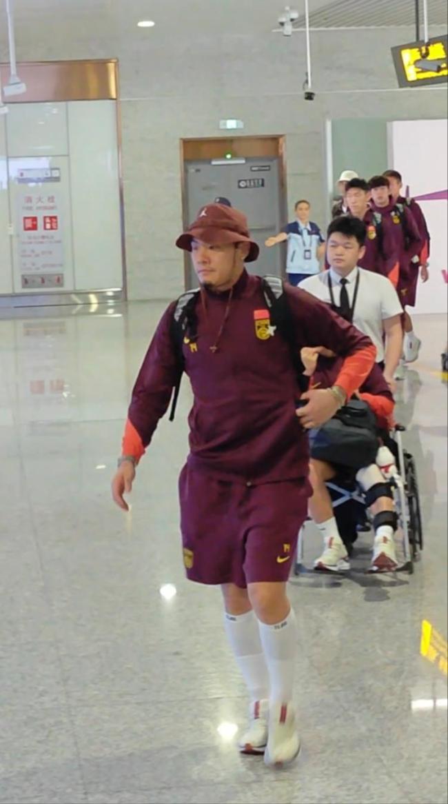 国足抵达重庆
