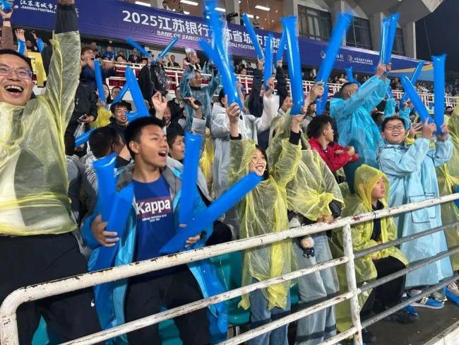 “苏超”为何能引发全网热潮 足球热浪席卷江苏