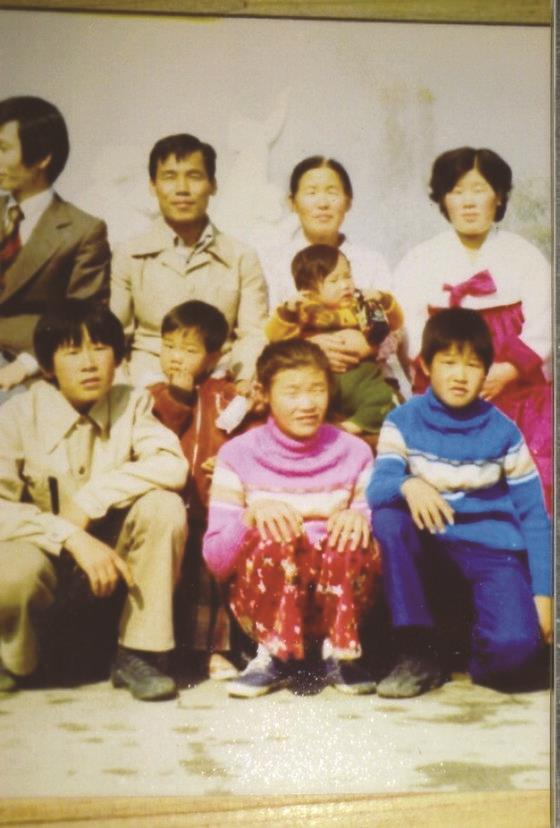 李在明儿时曾辍学打工，寒门子弟的逆袭“剧本”