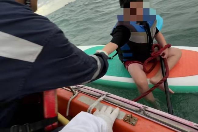 10岁男孩台风天海上漂流5小时
