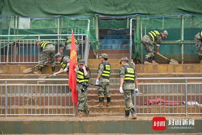 贵州榕江争分夺秒清淤重建家园 全城合力恢复生机