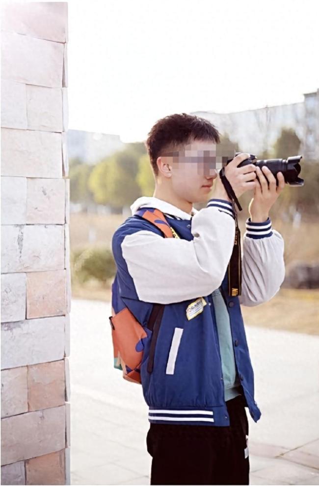 贵州一大学生患结肠癌去世捐遗体