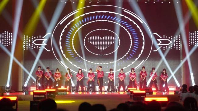 重庆中学毕业典礼堪比演唱会