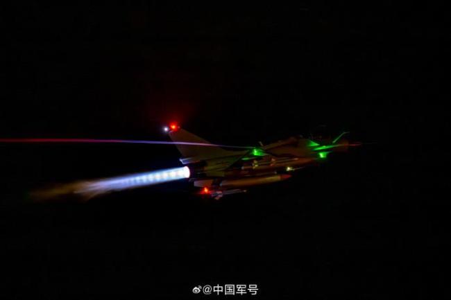 砺剑苍穹 从歼-10飞行员视角感受云巅之上