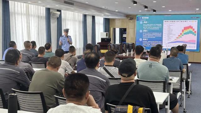 安阳交警开展“珍惜生命 拒绝酒驾”主题宣传