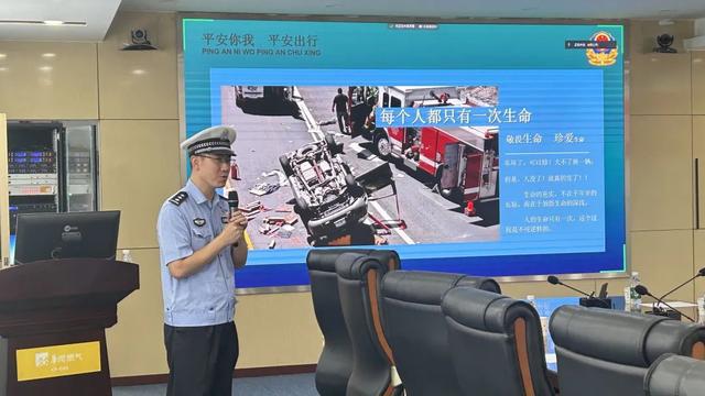安阳交警开展“珍惜生命 拒绝酒驾”主题宣传