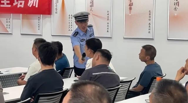 安阳交警开展“珍惜生命 拒绝酒驾”主题宣传