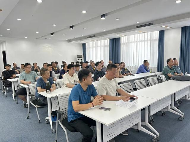 安阳交警开展“珍惜生命 拒绝酒驾”主题宣传