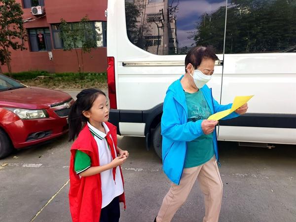 济源：沁园路小学开展“文明交通 安全出行” 宣传服务活动
