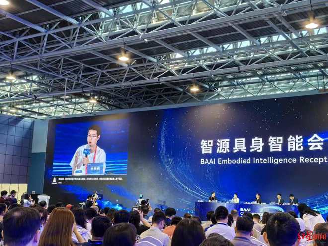 冠军机器人悉数登场！宇树王兴兴：让人形机器人马上进入家庭等场景并不现实