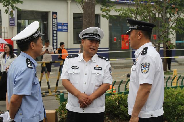 商丘交警二大队全力守护高考学子青春逐梦路