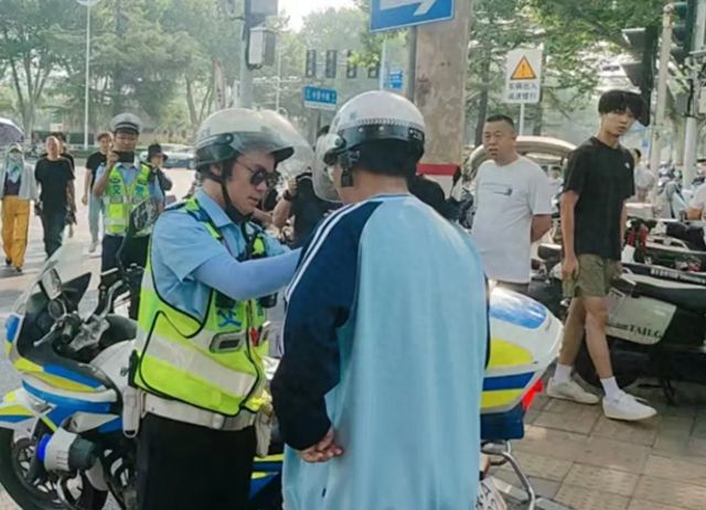 交警为你护航！今年高考 郑州交警共为37名考生提供帮助
