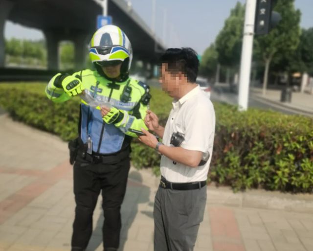 交警为你护航！今年高考 郑州交警共为37名考生提供帮助