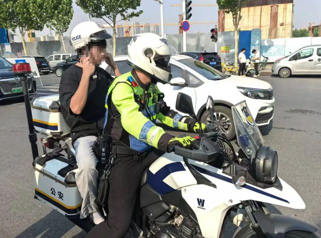 交警为你护航！今年高考 郑州交警共为37名考生提供帮助