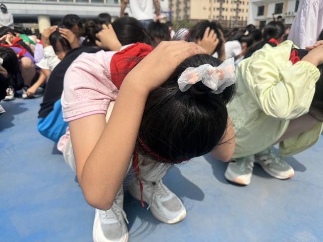 郑州大学实验小学：防踩踏“实战课”，筑牢平安“防护墙”