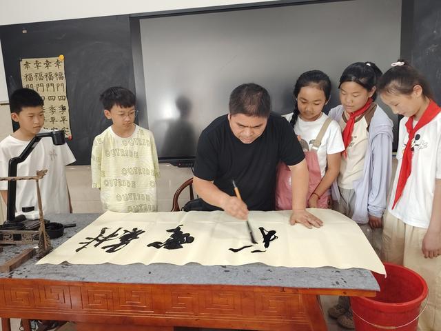 郑州市金水区文化路第三小学首届师生书法卷轴展圆满落幕