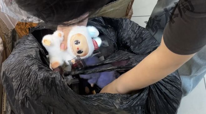 调查|义乌严打仿版LABUBU：有商家一天涨10元！偷偷卖，跨境1只赚165元