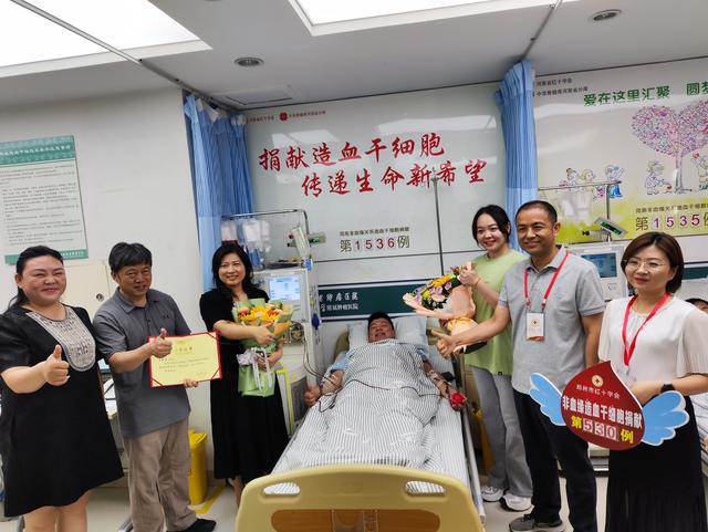 传递生命火炬 缘分因爱绽放