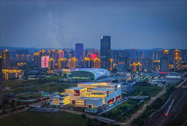 杨幂上合组织国家电影节内场图 科技光影盛宴开启