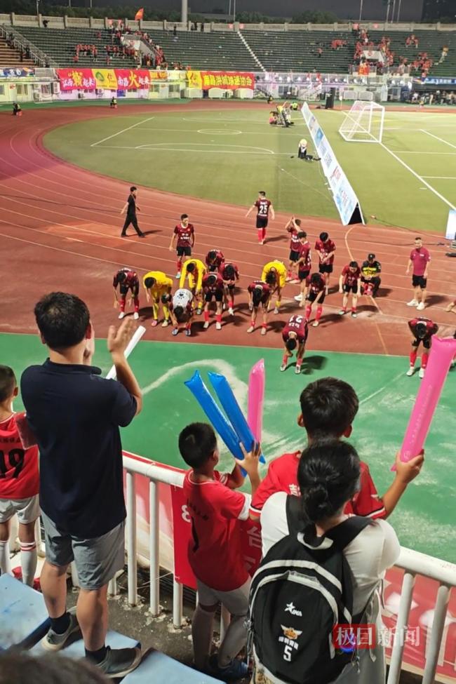 赣超揭幕战南昌0-0战平景德镇 现场氛围热烈