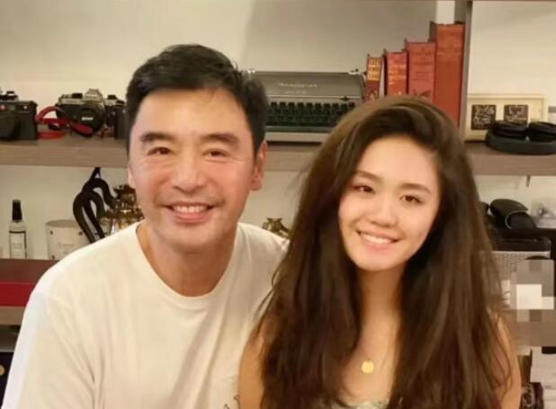 钟镇涛庆祝女儿考上北电研究生：永远为她骄傲