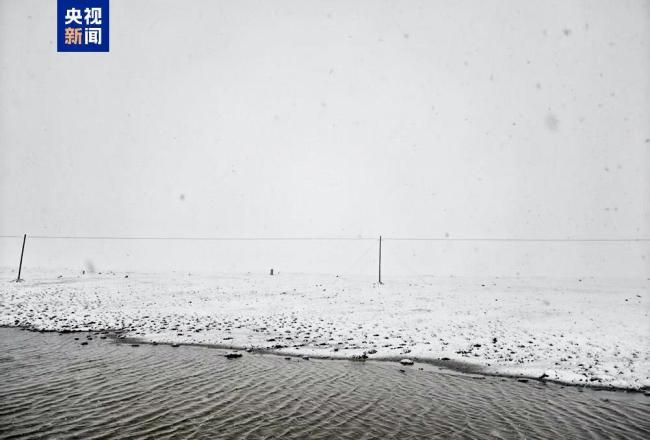 突降大雪 青海五道梁积雪达1厘米 盛夏飞雪奇观