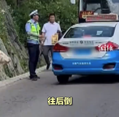 交警霸气呵退逆行出租车 路过司机：很解气！