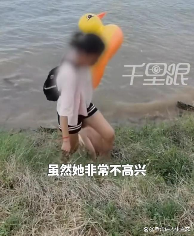 女子让娃游野泳好心人苦劝1分钟 沈先生挺身而出化险为夷
