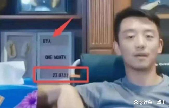 郑恺苗苗带三个孩子出行 一家五口首次同框