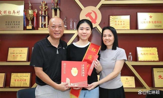 “守摊女孩”陆思凤考入广西医科大学 逆风飞翔的军医梦