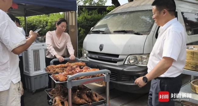 73年历史的星级酒店摆摊卖卤味 星级手艺街头价