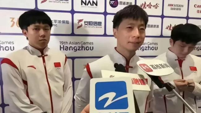 赛后笑眯眯的孙颖莎 王曼昱采访界的泥石流再现