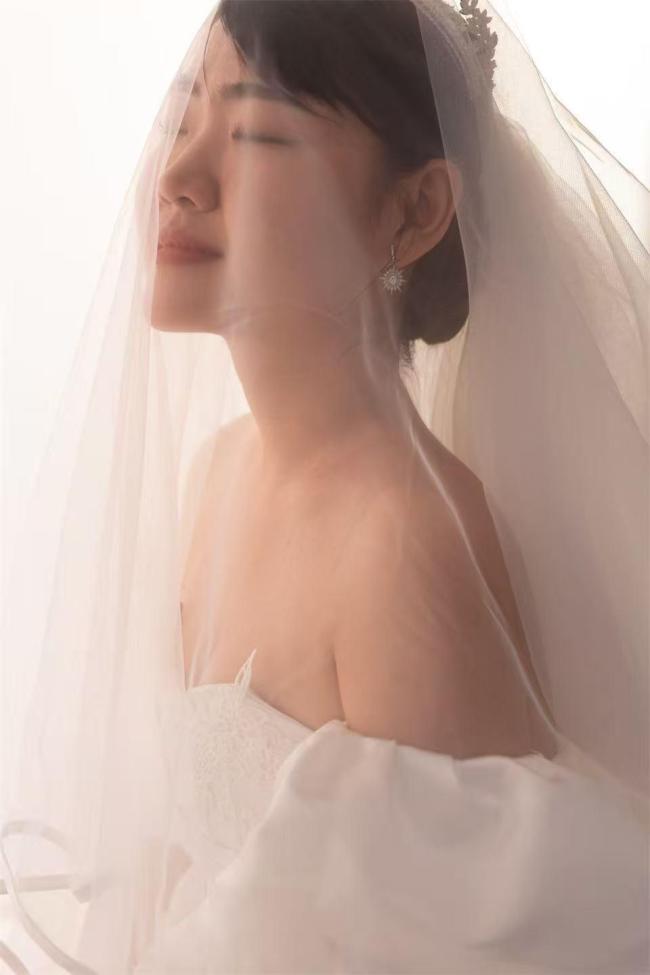相识13天闪婚 4个月后妻子车祸去世 丈夫澄清骗保谣言