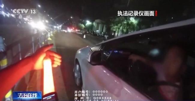 醉驾车在闹市区顶了交警600米 英雄民警不幸牺牲