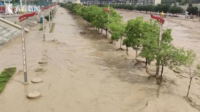 强降雨至北洛河水暴涨！陕西吴起县城遭洪水侵袭