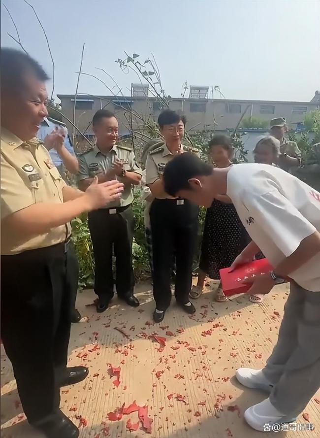 男生考上火箭军工程大学 寒门再出贵子