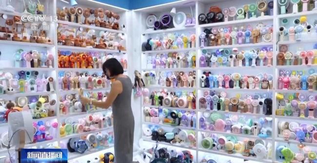 “小而美”的中国造产品风靡海外市场 太阳能风扇帽引领潮流