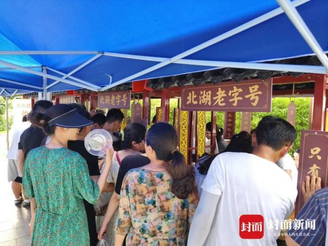 73年历史的星级酒店摆摊卖卤味