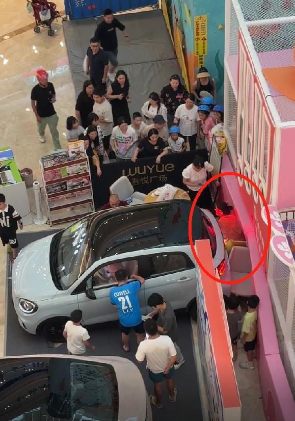 多方回应零跑试驾时突然启动撞墙