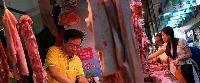 中国式父子的真实写照：“北大屠夫”和儿子一起过年，各干各的没话聊