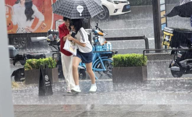 第10号台风“白鹿”即将生成 江浙沪将迎来强降雨