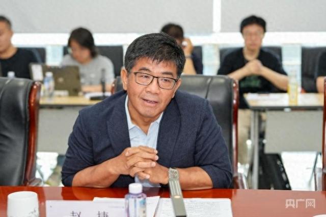赵捷谈《沿着纬度听中国》：纪录片需要让观众“听懂”、被感染