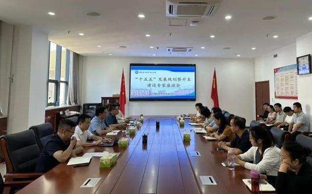 濮阳医专举办专家聘任仪式和智能医疗装备实验室挂牌仪式