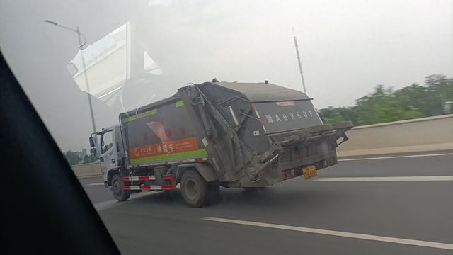 郑州市公开曝光生活垃圾清运车辆违规行为（第八批）