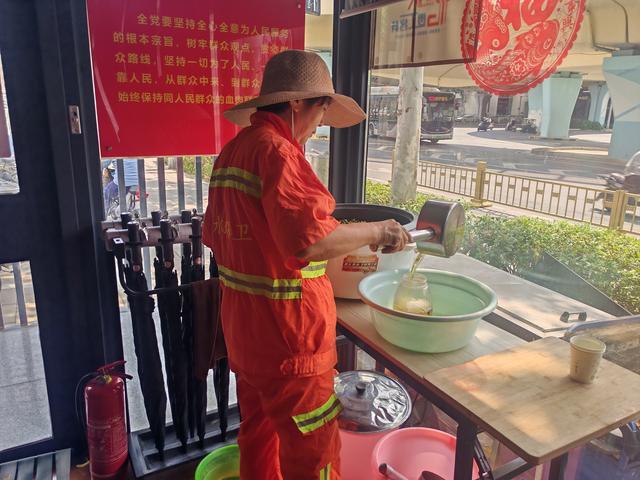 高温持续 郑州城管全力应对