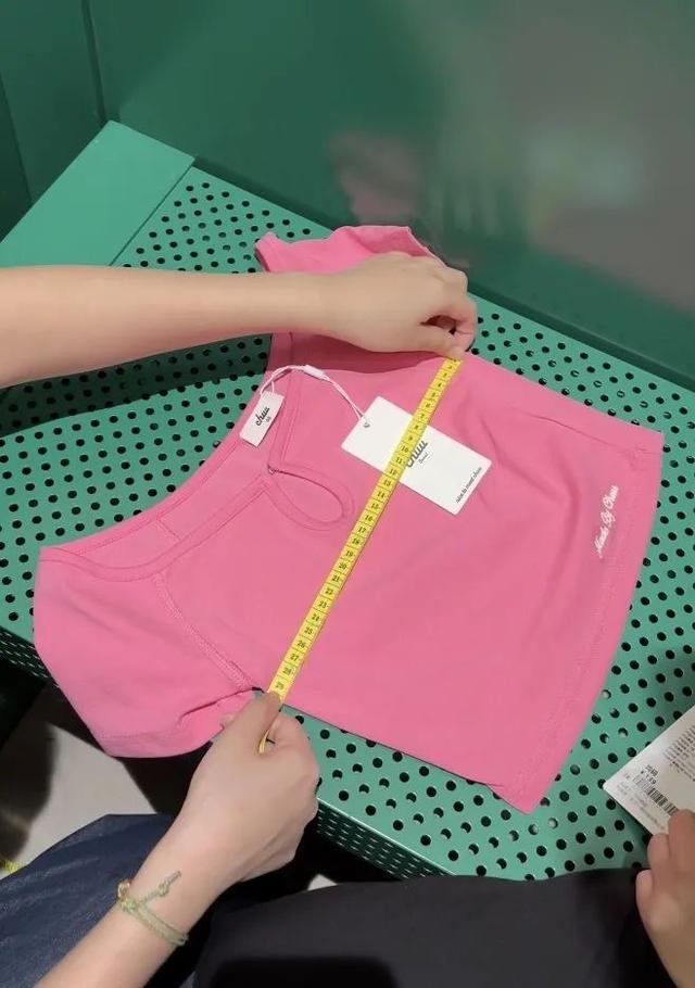 “成人女装竟比童装还小，试完后心态崩了”